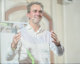 Stephan Grabmeier, FutureDesigner, Planet Centric Design, TEDx Speakter, Autor.