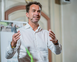 Stephan Grabmeier, FutureDesigner, Planet Centric Design, TEDx Speakter, Autor.