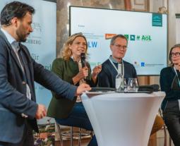 Podiumsgespräch mit v.l.n.r. Christoph Zimmer (Geschäftsführer Bioland Baden-Württemberg), Sarah Schweizer (MdL Baden-Württemberg, CDU), Hubert Heigl (Präsident Naturland), Tina Andres (Vorstandsvorsitzende BÖLW)